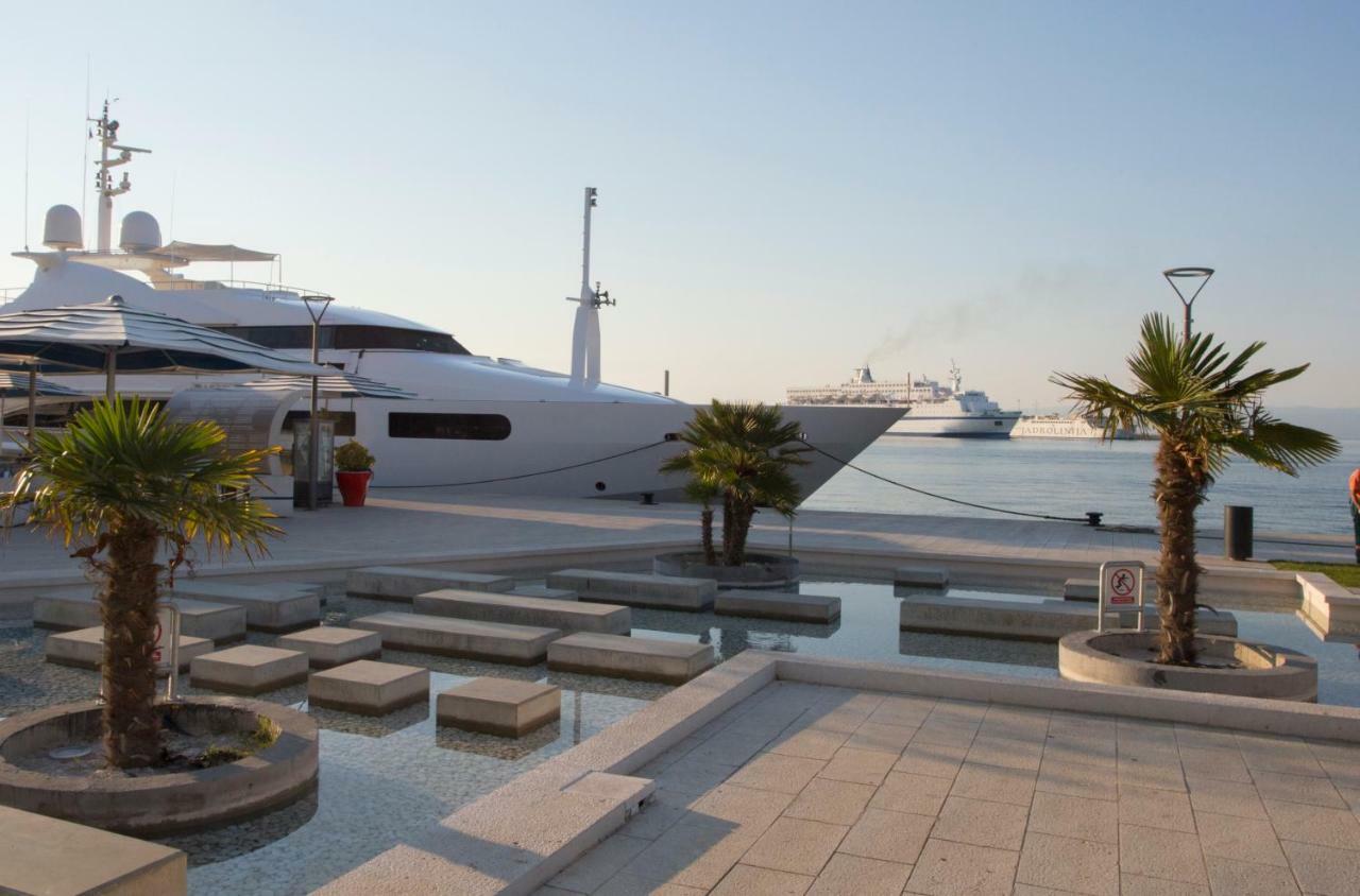 Spartion Marine Split Exterior photo